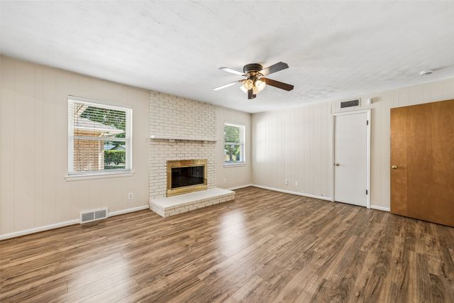6147 Woodcrest Lane, Dallas, TX 75214