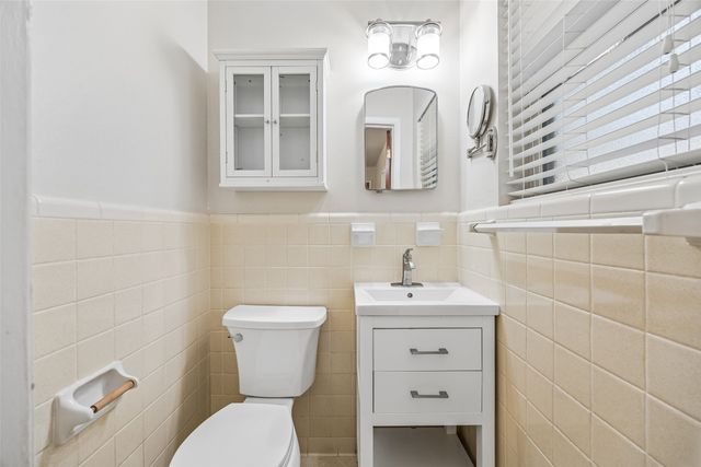 6147 Woodcrest Lane, Dallas, TX 75214