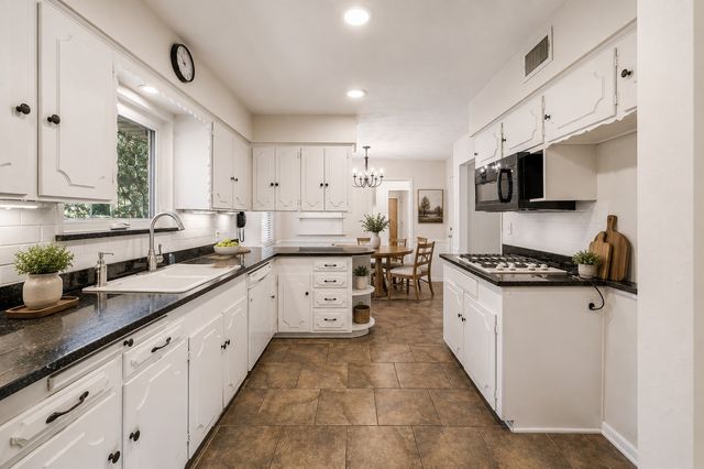 6147 Woodcrest Lane, Dallas, TX 75214