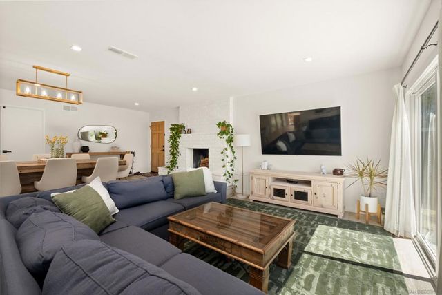 9081 Inverness, Santee, CA 92071