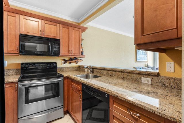 2201 SE 9th Street 107, Pompano Beach, FL 33062