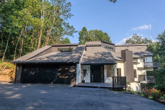 3704 Homeland Dr, Nashville, TN 37218