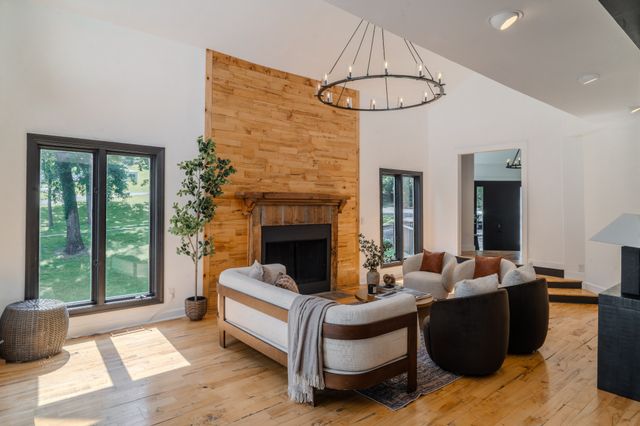 3704 Homeland Dr, Nashville, TN 37218