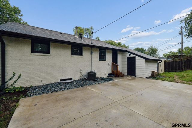 6900 Lidco Court, Lincoln, NE 68507