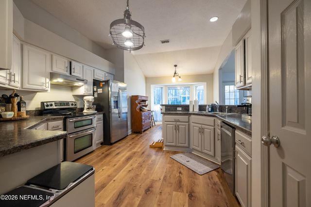 10272 MANORVILLE Drive, Jacksonville, FL 32221