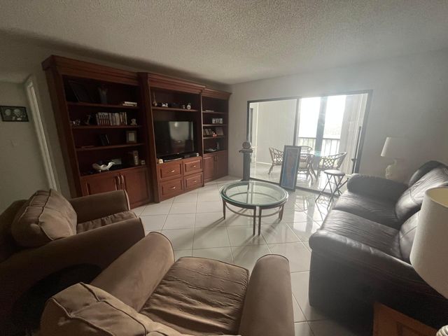 7310 Ashford Place 401, Delray Beach, FL 33446