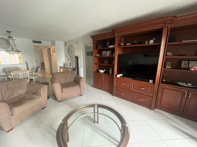 7310 Ashford Place 401, Delray Beach, FL 33446