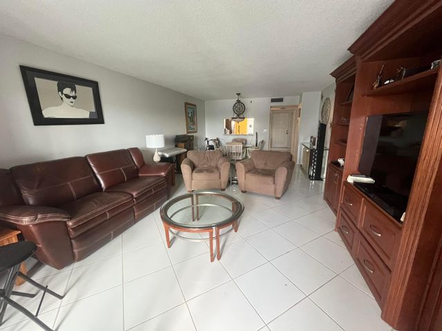 7310 Ashford Place 401, Delray Beach, FL 33446