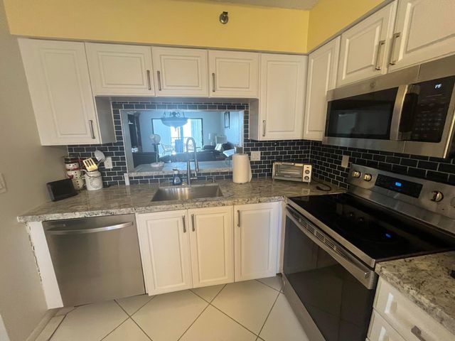 7310 Ashford Place 401, Delray Beach, FL 33446