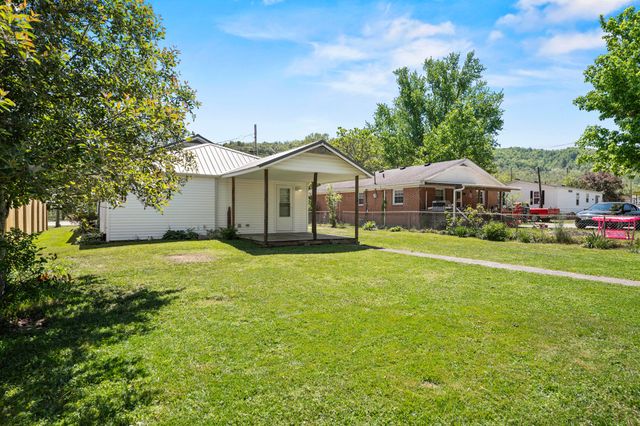 1210 S Irvine Road, Irvine, KY 40336