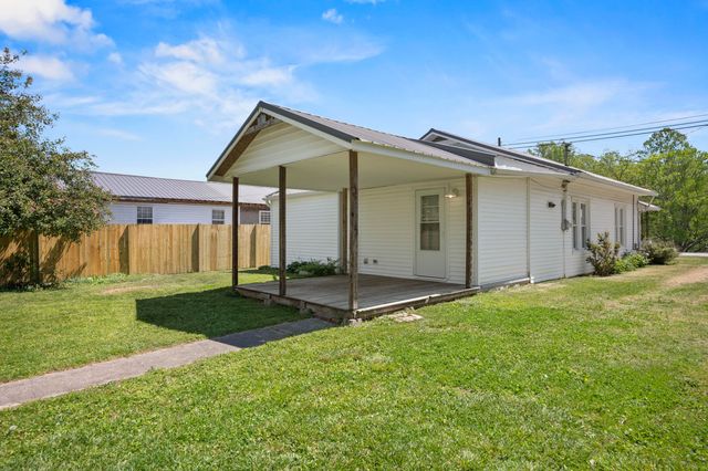 1210 S Irvine Road, Irvine, KY 40336