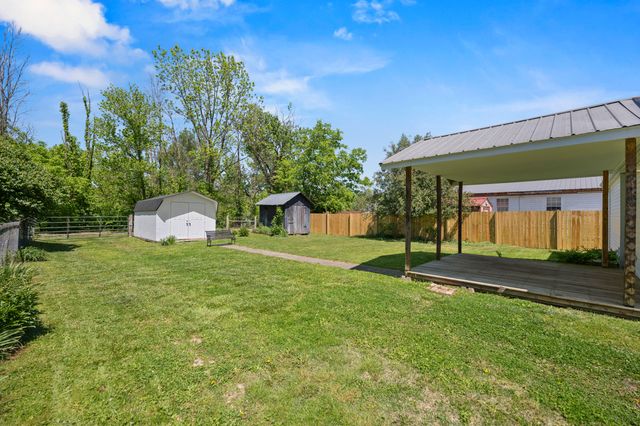 1210 S Irvine Road, Irvine, KY 40336