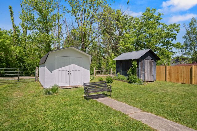 1210 S Irvine Road, Irvine, KY 40336