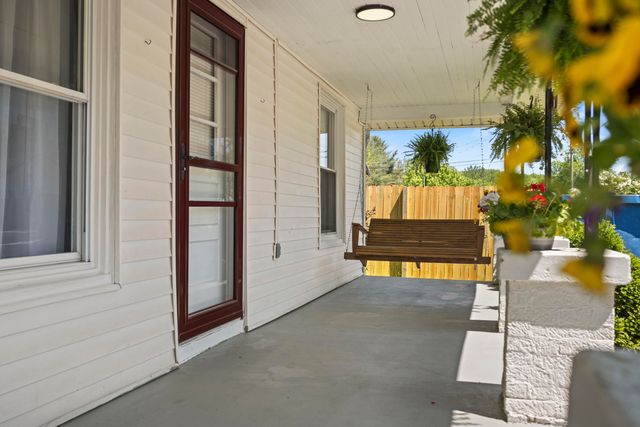 1210 S Irvine Road, Irvine, KY 40336