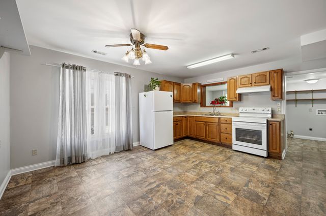 1210 S Irvine Road, Irvine, KY 40336
