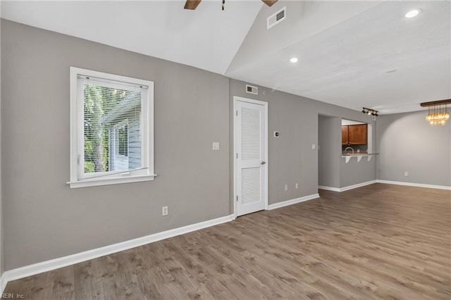 1120 Ocean Trace Ln Apt 301, Virginia Beach, VA 23451