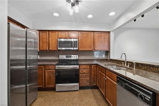 1120 Ocean Trace Ln Apt 301, Virginia Beach, VA 23451