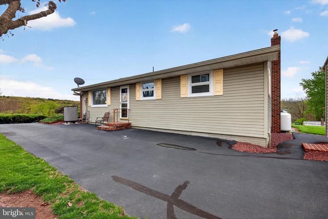 1472 BEARCAT CV, Auburn, PA 17922