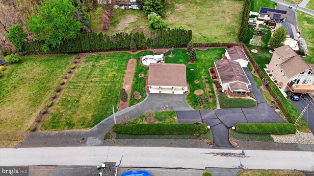 1472 BEARCAT CV, Auburn, PA 17922