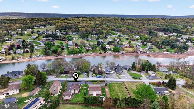 1472 BEARCAT CV, Auburn, PA 17922