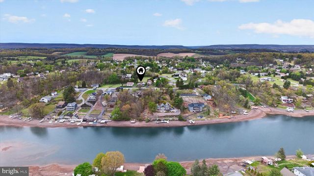 1472 BEARCAT CV, Auburn, PA 17922