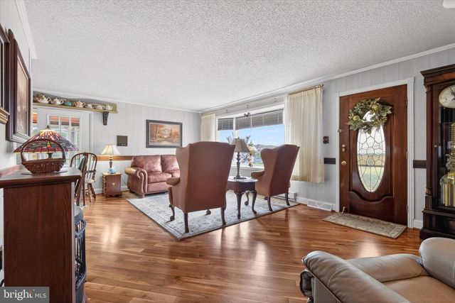 1472 BEARCAT CV, Auburn, PA 17922