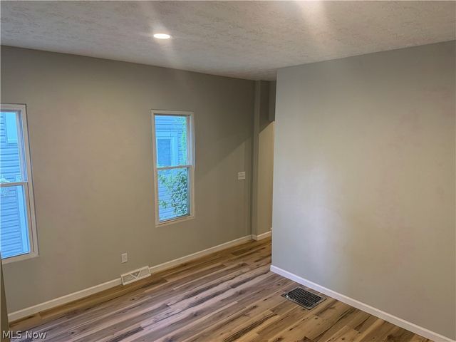 858 Forrest Drive, Akron, OH 44306