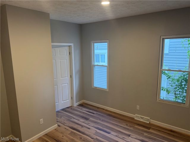 858 Forrest Drive, Akron, OH 44306