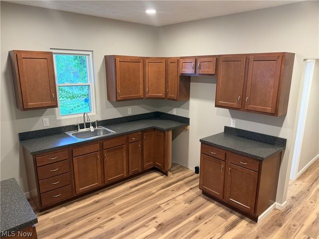 858 Forrest Drive, Akron, OH 44306