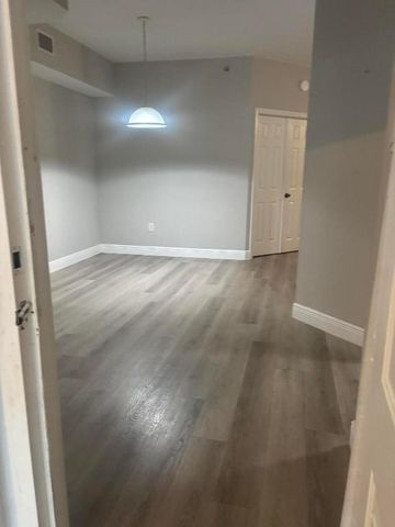 350 Crestwood Circle 106, Royal Palm Beach, FL 33411