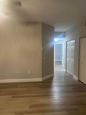 350 Crestwood Circle 106, Royal Palm Beach, FL 33411