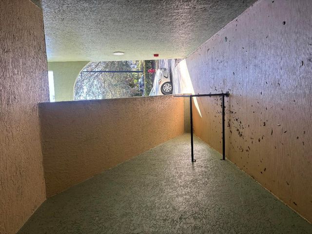 350 Crestwood Circle 106, Royal Palm Beach, FL 33411