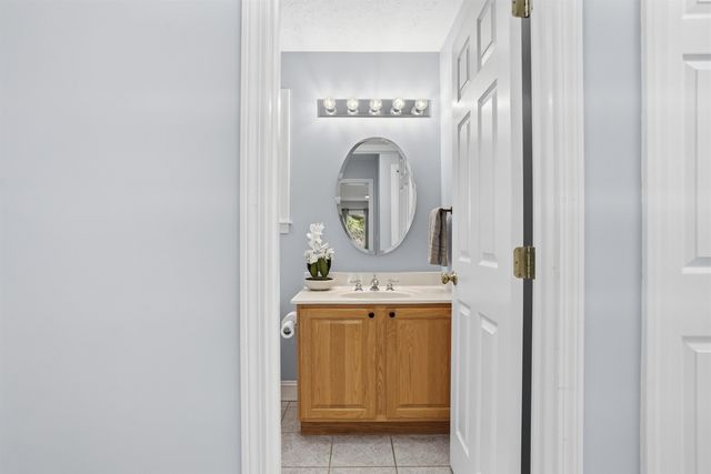 10 Ellison Drive, Bedford, NH 03110
