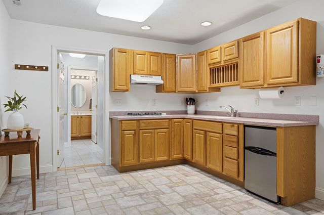 10 Ellison Drive, Bedford, NH 03110