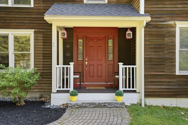 10 Ellison Drive, Bedford, NH 03110