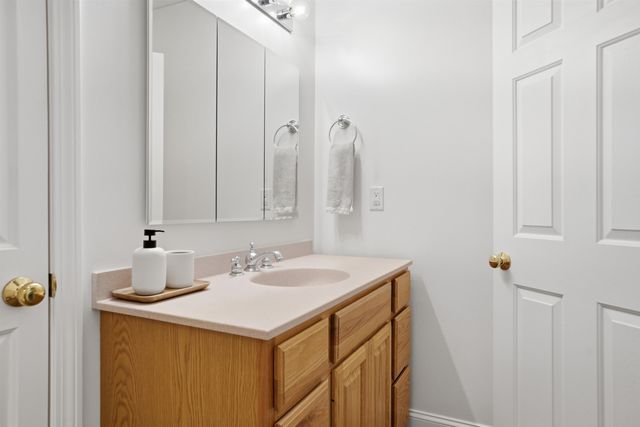 10 Ellison Drive, Bedford, NH 03110