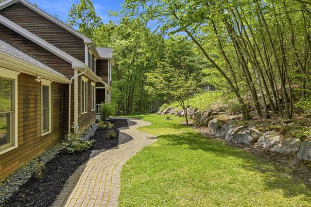 10 Ellison Drive, Bedford, NH 03110