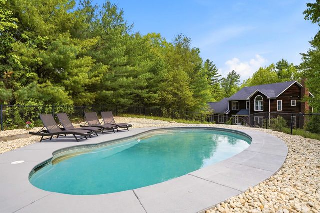 10 Ellison Drive, Bedford, NH 03110