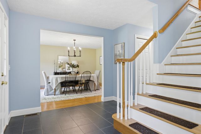 10 Ellison Drive, Bedford, NH 03110