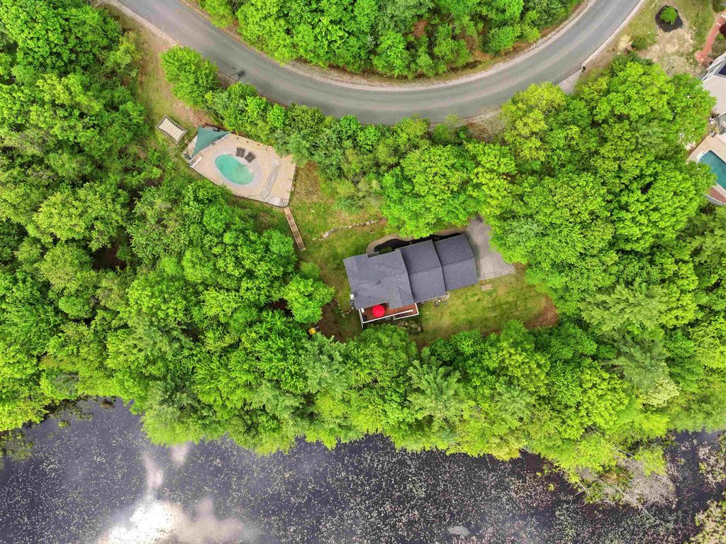 10 Ellison Drive, Bedford, NH 03110