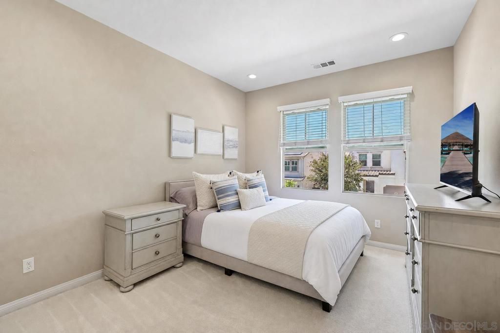 Image 16 of property listing at 910 Camino Meandro, Chula Vista, CA 91913
