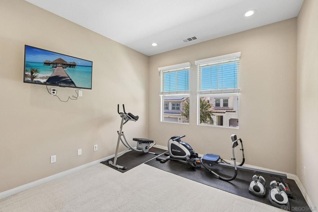 Image 19 of property listing at 910 Camino Meandro, Chula Vista, CA 91913