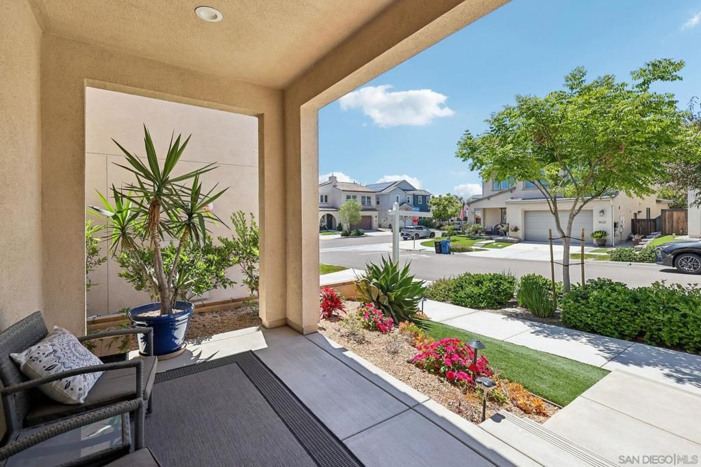 Image 4 of property listing at 910 Camino Meandro, Chula Vista, CA 91913