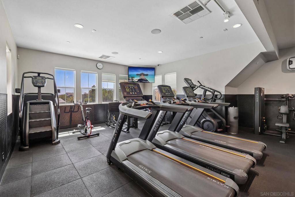 Image 53 of property listing at 910 Camino Meandro, Chula Vista, CA 91913