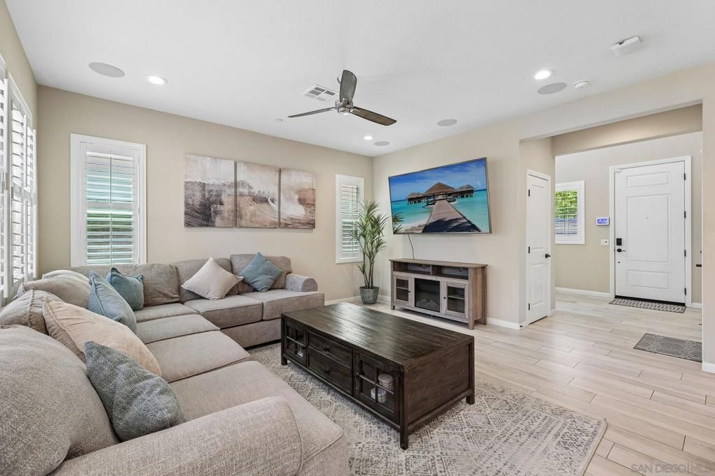 Image 7 of property listing at 910 Camino Meandro, Chula Vista, CA 91913