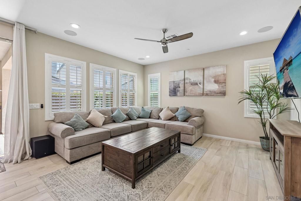 Image 8 of property listing at 910 Camino Meandro, Chula Vista, CA 91913