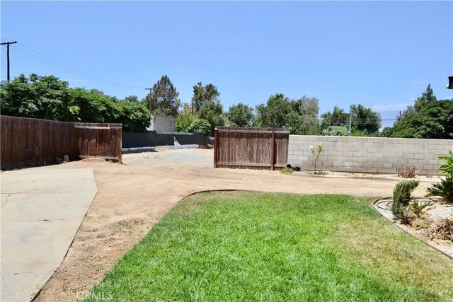 894 N Orange, Riverside, CA 92501