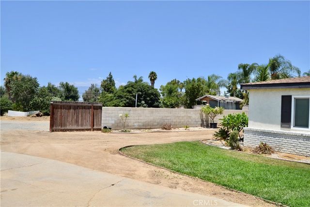 894 N Orange, Riverside, CA 92501