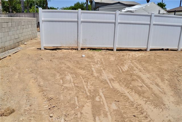 894 N Orange, Riverside, CA 92501