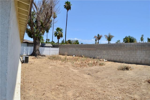 894 N Orange, Riverside, CA 92501